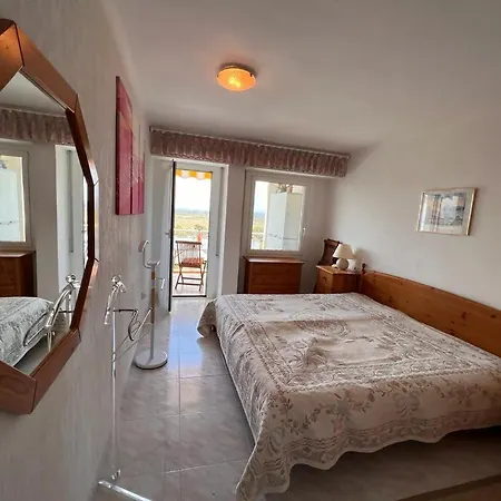 111 Delta Muga 2 Apartment *